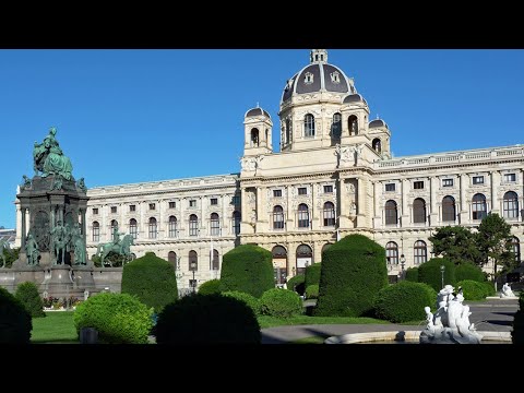 Vienna (Austria) – An early morning walk along the Ringstrasse on a beautiful day.