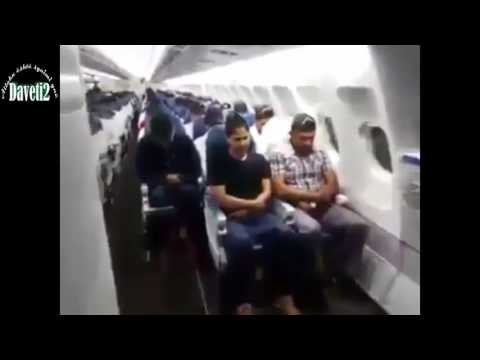 I tërë aeroplani në namaz (e falin namazin me imam)