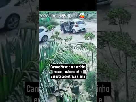 Carro elétrico anda sozinho em rua movimentada e assusta pedestres na Índia