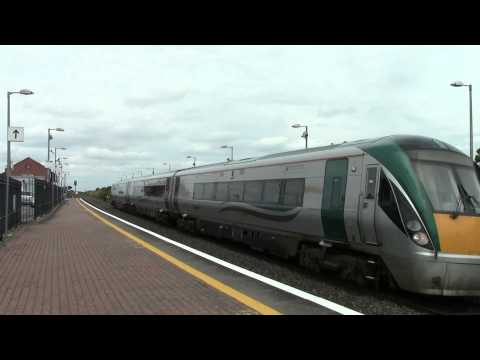 Gormanston HD-Irish Rail 22000 class no.22054 departs for Pearse & 29022 arrives for Drogheda