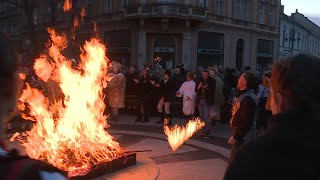 Körtánc és tűzgyújtás a Kossuth téren