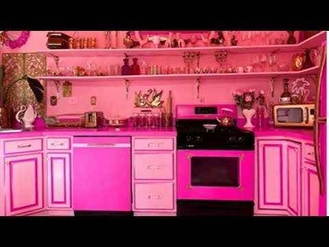 People Can't Look Away From Barbiecore