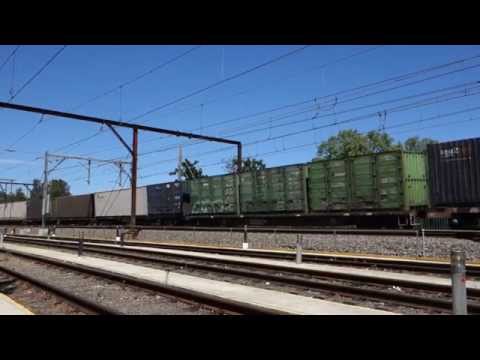 PN 5BM4 passes Aurizon 5MB7 - 21/11/14