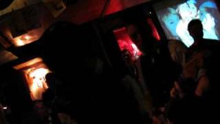 THE CAVALIERS (Born Bad Rec.) live 1/2 @ ALFRED'S BASEMENT (Favela Chic, Paris, 8 Dec. 2009)