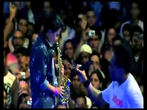 Thalles Roberto and kid with sax