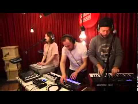 Studio Brussel CHVRCHES   Gun Live