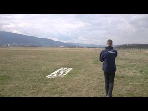 Landing of a glider and takeoff of a passanger jet
