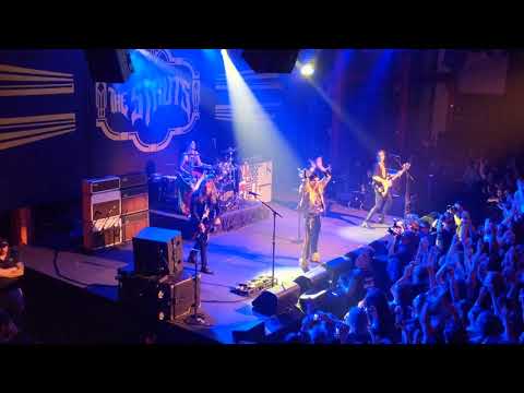 The Struts | Intro + Put Your Hands Up LIVE 07.10.18