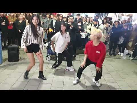 20191123 195822 《Girl'sDay_#RingMyBell》 RedCrew#레드크루 걸스데이#링마벨 HongDae Busking 홍대버스킹 #SnowHorse