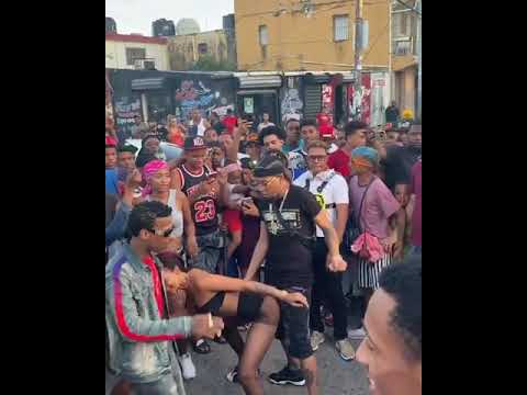 Rochy rd bailando con una mujer (muevelo) ft pakitin el verdadero