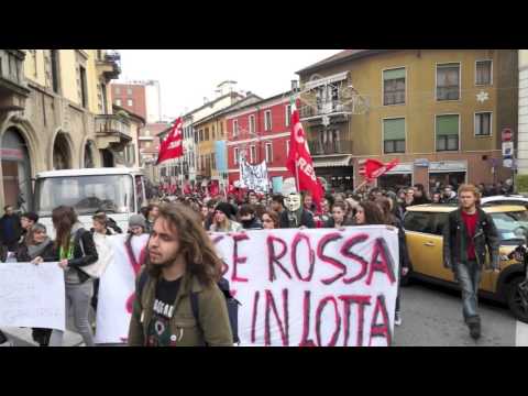 Lavoratori e studenti sfilano in corteo a Varese