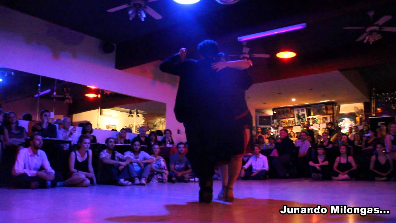 AYELEN QUIROGA Y KLEBER QUEIROZ en MILONGA10 (Milonga)