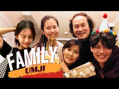 UMJI GFRIEND AND HER FAMILY