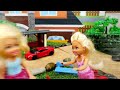 Леди Баг в Супер Кота вселилась акума. Видео для детей с игрушками.