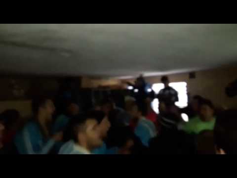 Festejo de Sacachispa en el vestuario