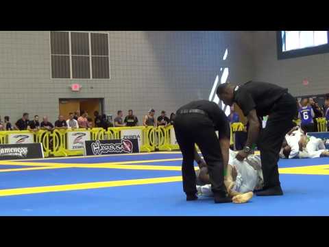 IBJJF Dallas Open 2016 - Mason Monsevais (Atos) vs. Roniel Oliveira Costa (Lead BJJ)