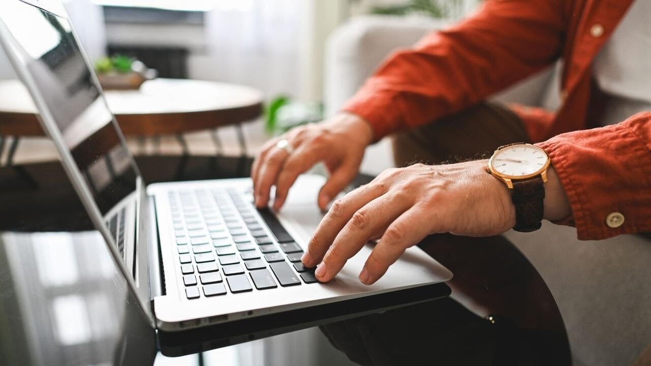 Job hopping makes you more adaptable, Jill Schlesinger explains