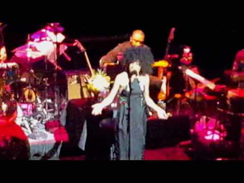 Esperanza Spalding, Dianne Reeves & Dee Dee Bridgewater, live at The Apollo Theater.
