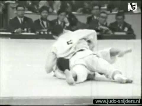 Judo Tokyo 1964 Nakatani JPN   Rasmelungon THAI
