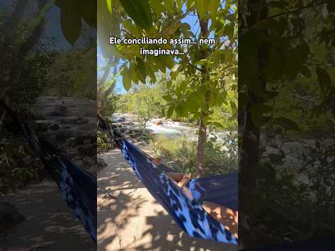Cochilando na praia do Pequizeiro no  Tocantins