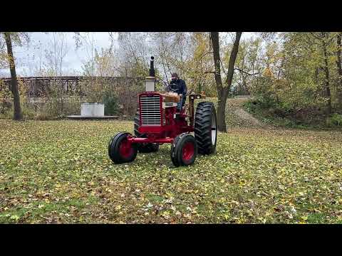 Lot 4 Farmall 1026 Randy Van Wyhe Collection