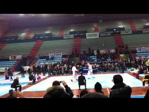 Finale Campionati Italiani Assoluti di Karate Kumite Bari 2011 Categoria maschile 90Kg.mp4