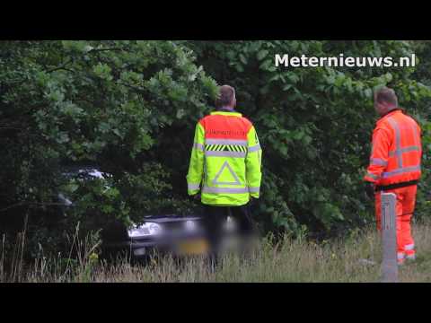 Auto vande A28 op knooppunt Hoogeveen