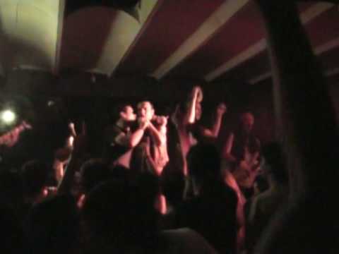 EMPUÑANDO UNA ESPADA- Te peto el cacas (Ateneo llibertari de Vallkarka 19-9-08)