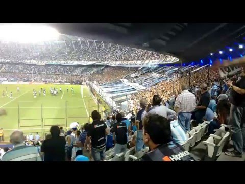 "Muchachos traigan vino juega la acade Racing 1 - Puebla 0" Barra: La Guardia Imperial • Club: Racing Club • País: Argentina