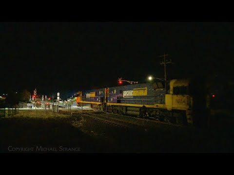 7MP5 Pacific National Freight Train Delays Traffic At Railway Crossing (23/9/2023) - PoathTV