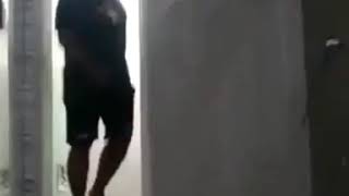 Download lagu Prank Ngagetin Teman Pas Kluar dari Kamar mandi. Prank Singkat mp3