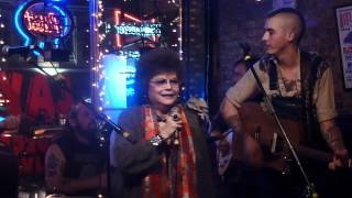 Jeannie C. Riley sings Harper Valley PTA