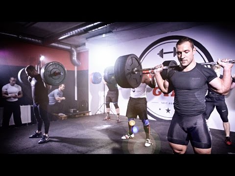 Cyclist VS Powerlifter VS Strongman - 5 minute SQUAT BATTLE!