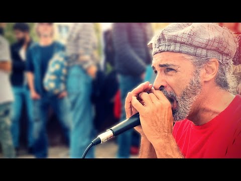 Huge Crowd Starts Dancing in Berlin after Hearing Melodic Techno Live Looping with Roland Juno 106