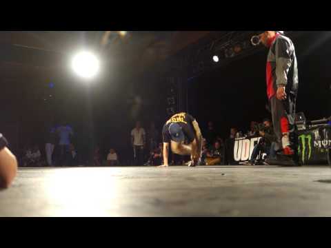 Bboy Riff vs Bboy Wing Zero | Massive Monkees Day 2017 | Footwork Top 8