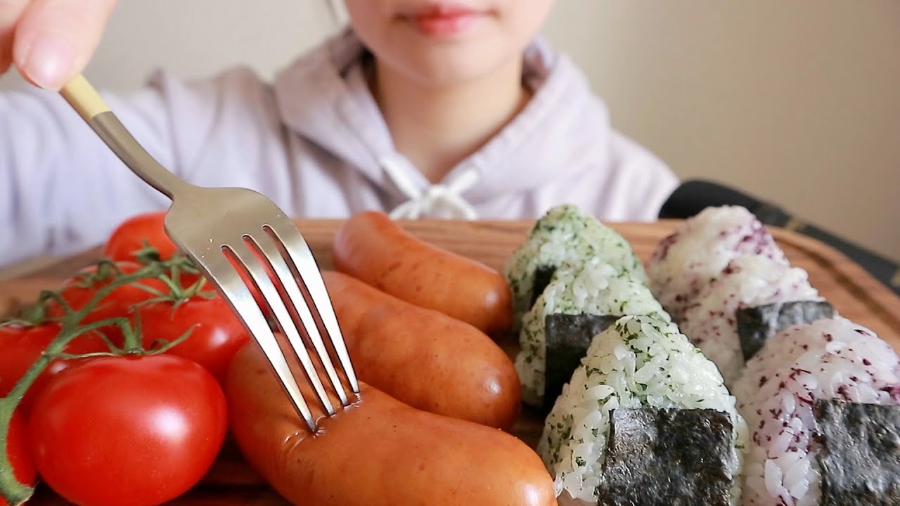 【ASMR】パリッとウィンナー新鮮なトマト🍅で理想的な昼食　소세치