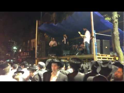 Benny Friedman @ 770 Simchas beis Hashoeva in Crown Heights 2012