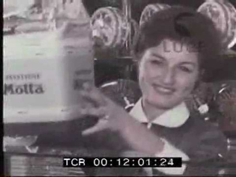 Milano La Galleria e o panetone Motta simboli della città