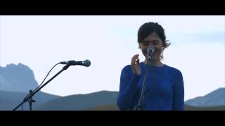 Erica Mou - L'edera (Nilla Pizzi) | Paesaggi Sonori | 01 Live Sunset 1460m