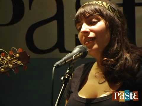 Rosi Golan "C'est L'amour" live at Paste