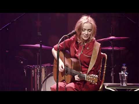 LISA EKDAHL - HON FÖRTJÄNAR  HELA HIMLEN