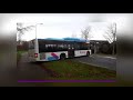Bus wil keren op Randweg in Wijchen, maar rijdt zich vast