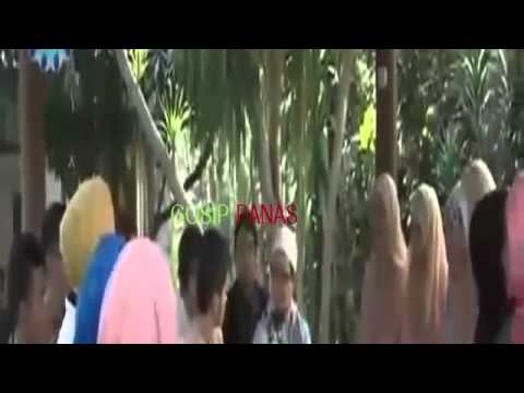 Gosip Panas 4Juni 2015  Jupe Julia Peres Penuhi Nadhar Telanjang Di Gelora Bung Karno