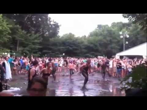 VIP Backstage Tour at Lollapalooza 2011 [ChelseaKane.com]