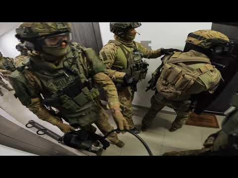 UDAJĄC POLICJANTÓW, OSZUKALI RODZINĘ. ZOSTALI ZATRZYMANI PRZEZ POLICJANTÓW WYDZIAŁU KRYMINALNEGO KSP