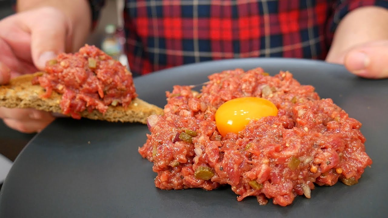 блюдо из сырого фарша