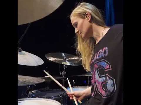 Anika Nilles performs "Pure" at the Drumeo 2020 festival