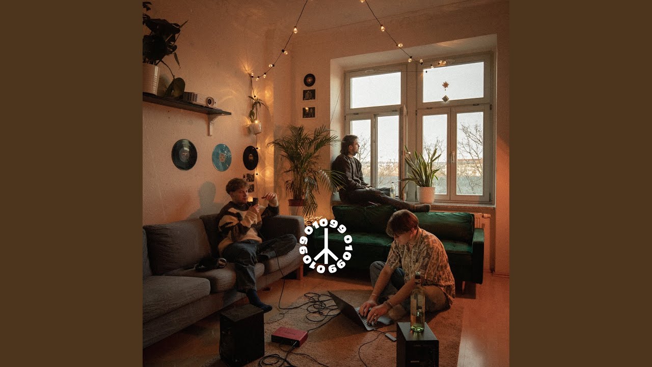 Cover for the song 'Altbau' by artist(s) '01099, Paul, Gustav, Barré, Paul, Gustav, Barré'