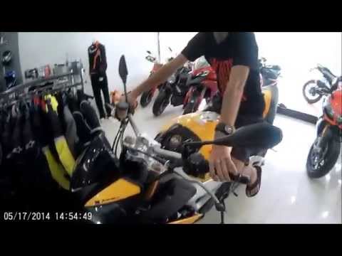 Meminang Monica Belucci - Aprilia Tuono V4R