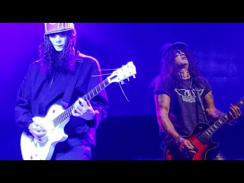 SLASH VS BUCKETHEAD